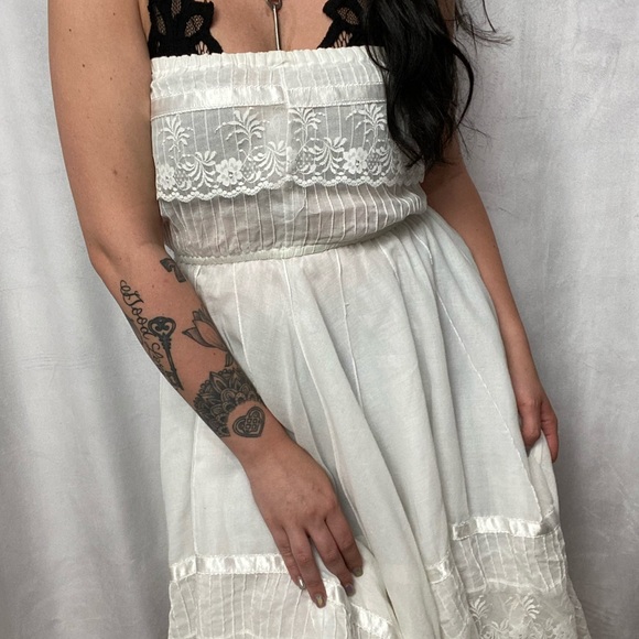 1960s HAND SEWN ELOPEMENT WEDDING DRESS - Picture 3 of 6